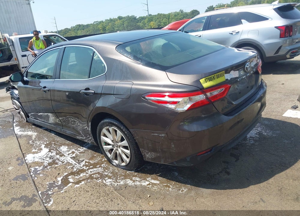 2018 TOYOTA CAMRY LE VIN: JTNB11HK8J3040064