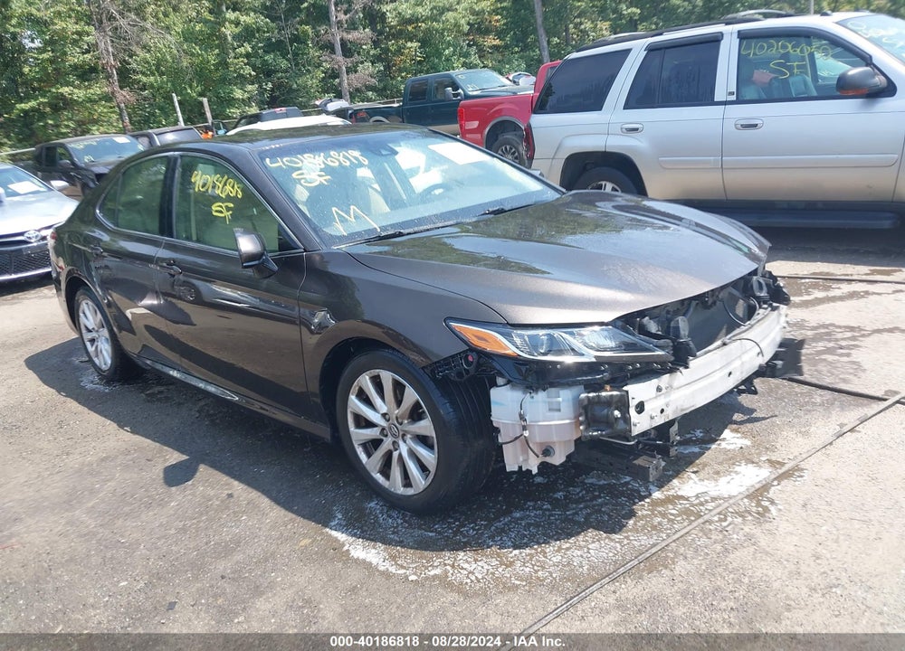 2018 TOYOTA CAMRY LE VIN: JTNB11HK8J3040064