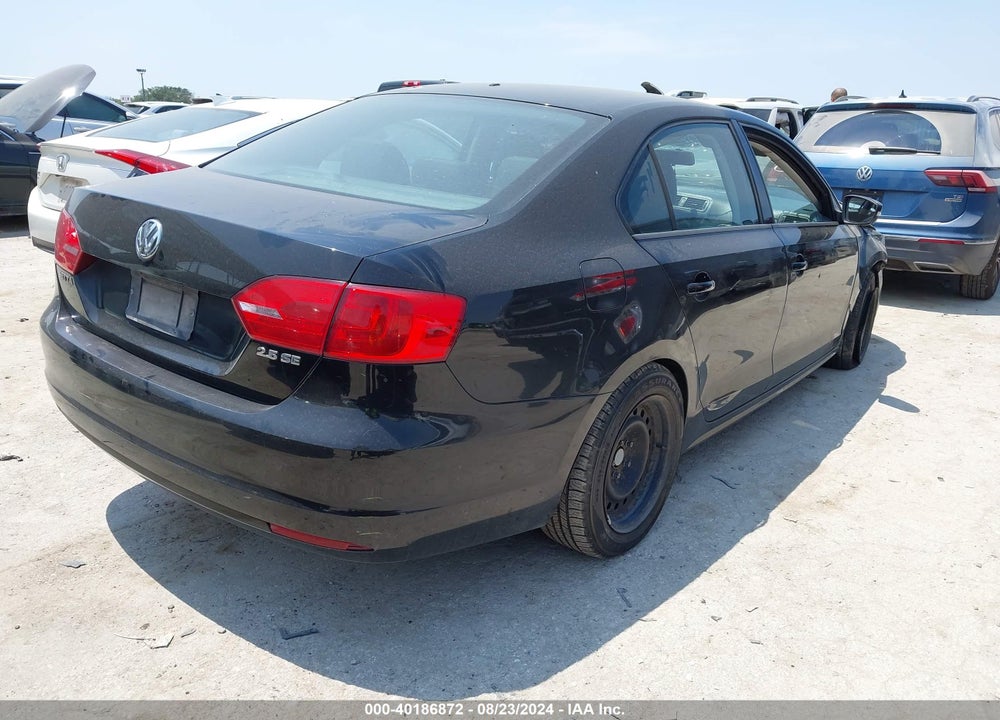 2011 VOLKSWAGEN JETTA 2.5L SE VIN: 3VWDX7AJ4BM324899