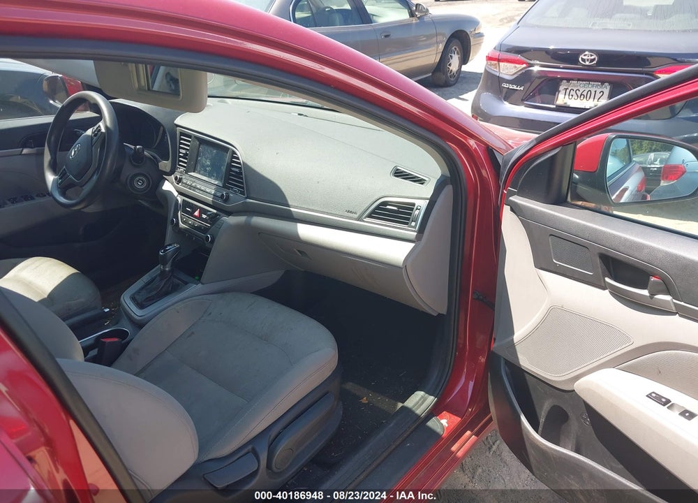 2018 HYUNDAI ELANTRA SEL VIN: 5NPD84LFXJH250657