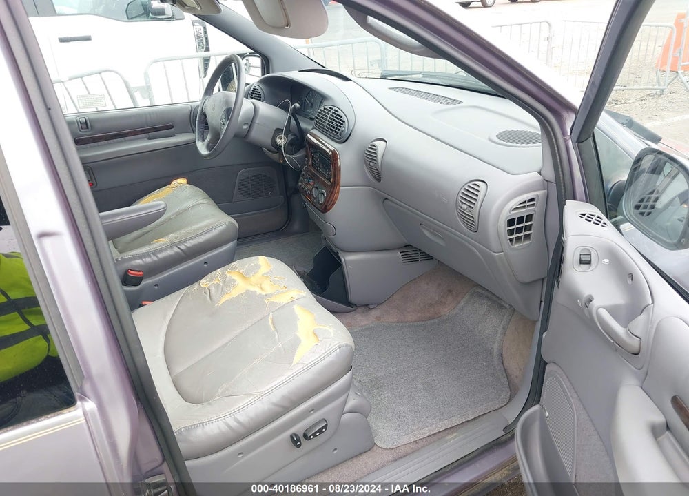 1997 CHRYSLER TOWN & COUNTRY VIN: 1C4GP64L2VB476859