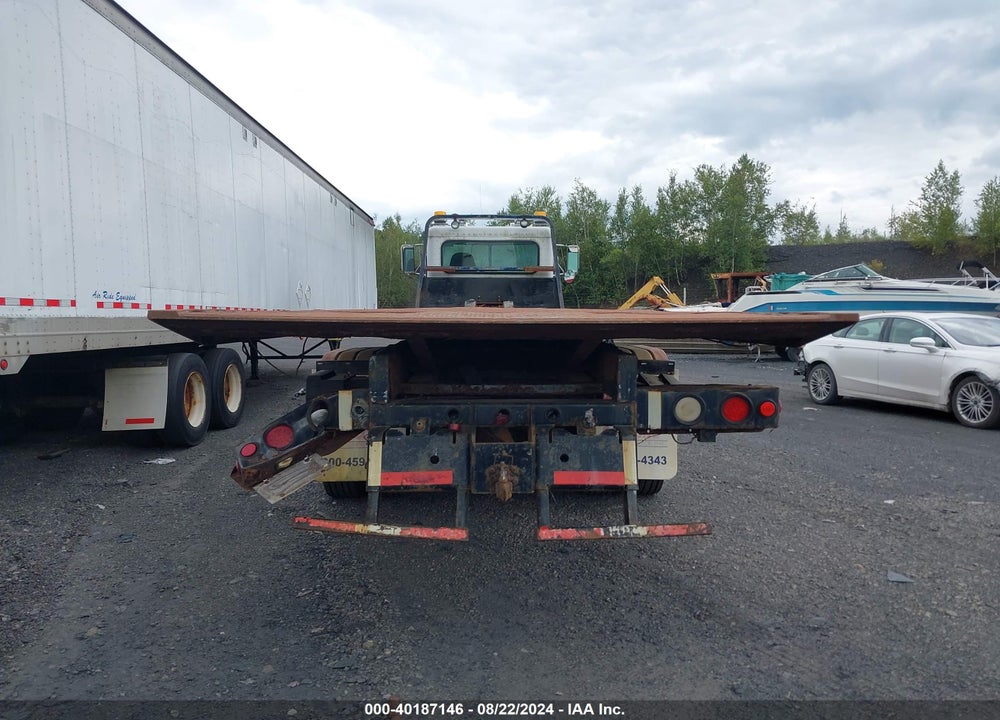 2004 PETERBILT 330 VIN: 2NPNLD9X04M836364
