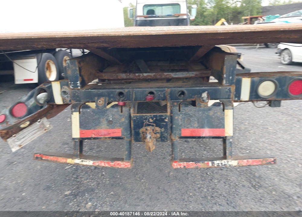 2004 PETERBILT 330 VIN: 2NPNLD9X04M836364