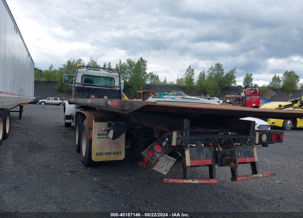 2004 PETERBILT 330 VIN: 2NPNLD9X04M836364