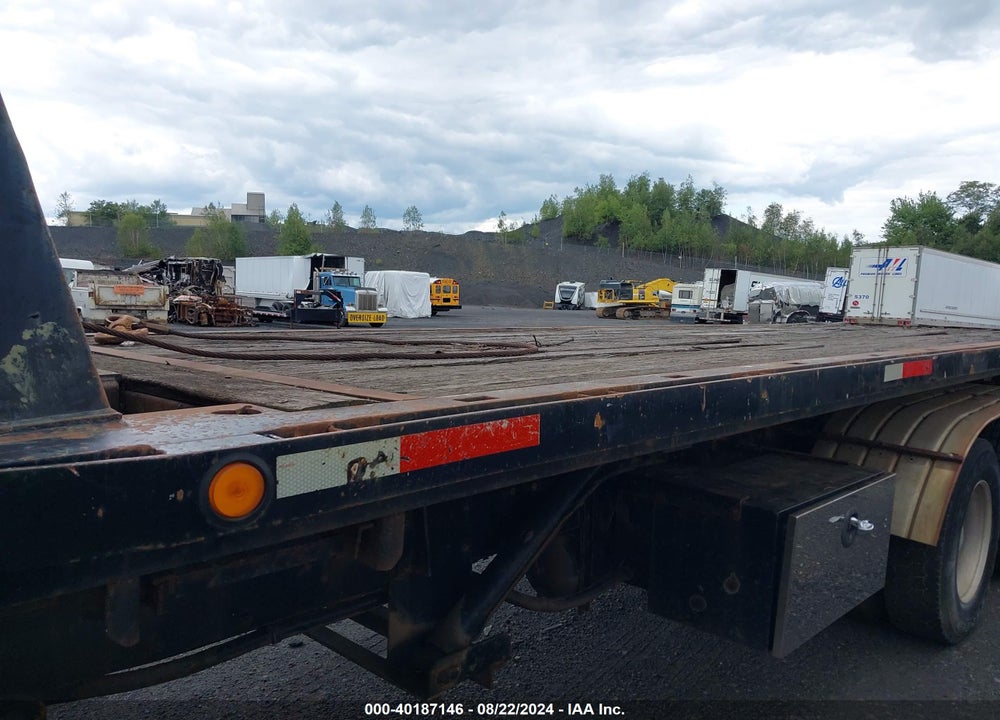 2004 PETERBILT 330 VIN: 2NPNLD9X04M836364