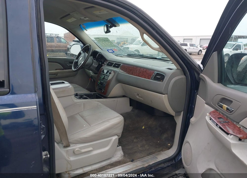 2007 CHEVROLET TAHOE LT VIN: 1GNFC130X7R250071