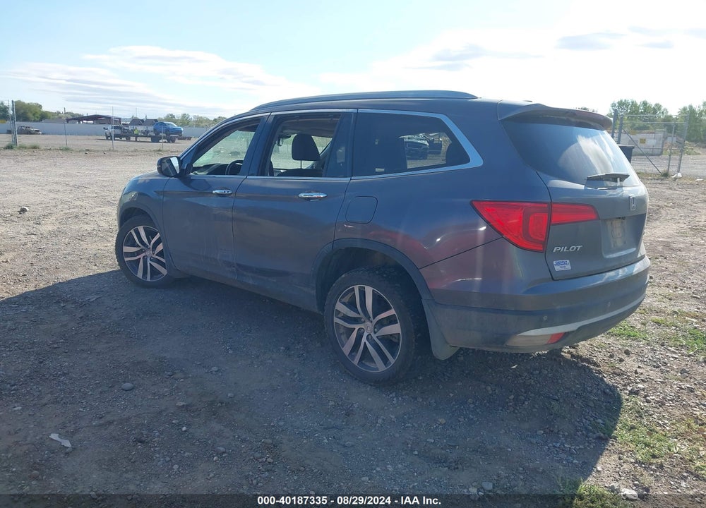 2017 HONDA PILOT TOURING VIN: 5FNYF6H97HB083608