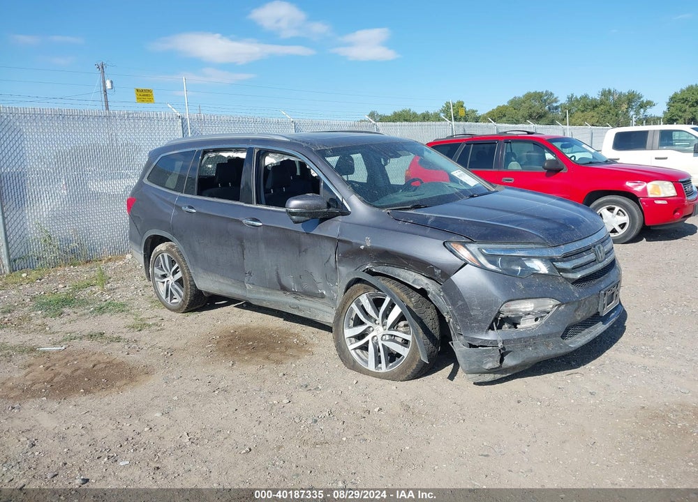 2017 HONDA PILOT TOURING VIN: 5FNYF6H97HB083608