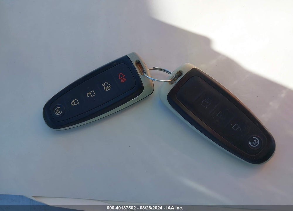 2014 FORD FOCUS TITANIUM VIN: 1FADP3N25EL420065