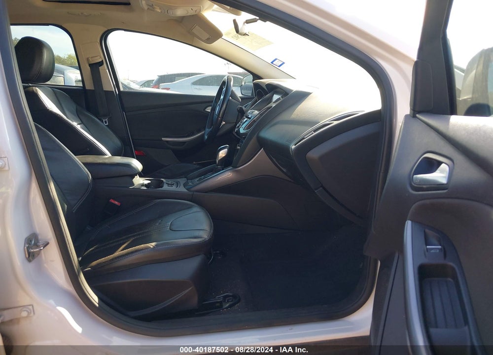 2014 FORD FOCUS TITANIUM VIN: 1FADP3N25EL420065
