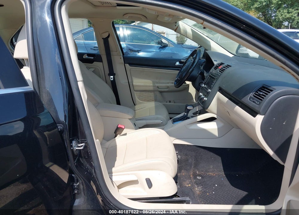 2010 VOLKSWAGEN JETTA SE VIN: 3VWRX7AJ3AM018541