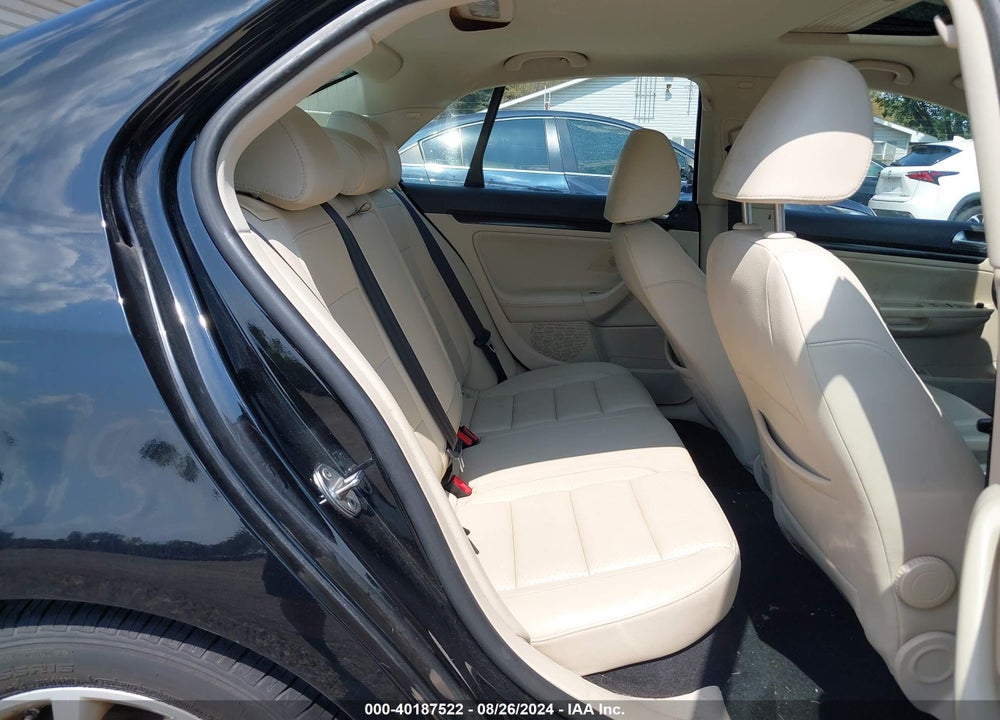 2010 VOLKSWAGEN JETTA SE VIN: 3VWRX7AJ3AM018541