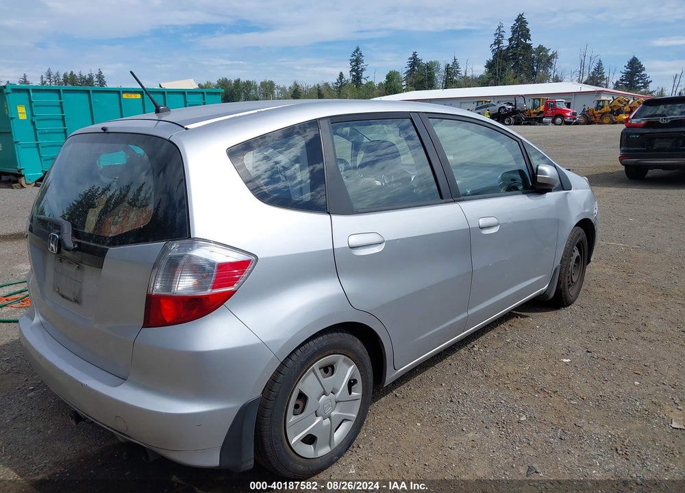 2013 HONDA FIT VIN: JHMGE8H39DC045406