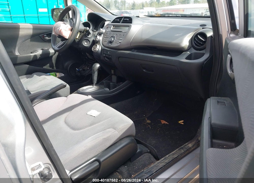 2013 HONDA FIT VIN: JHMGE8H39DC045406