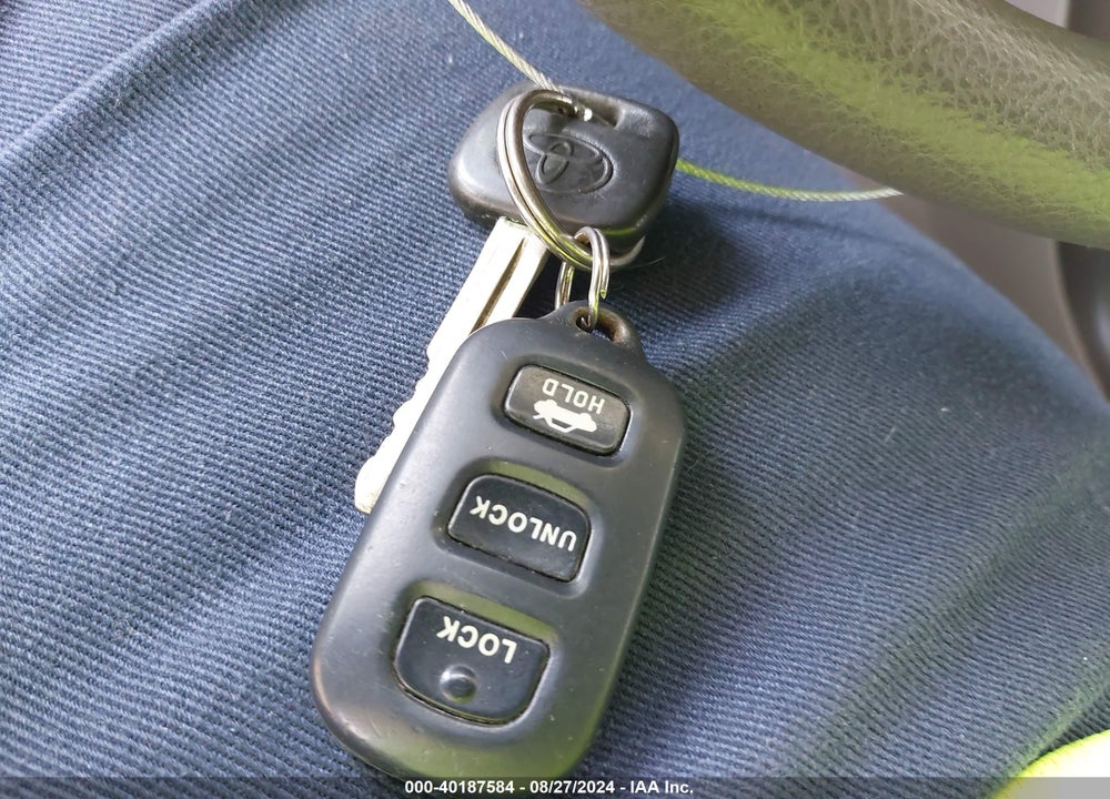 2005 TOYOTA CAMRY LE VIN: 4T1BE32K45U615687