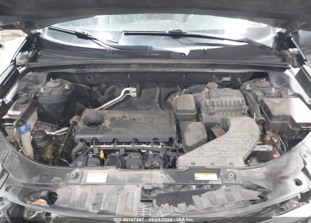 2011 KIA SORENTO LX VIN: 5XYKTCA18BG013844
