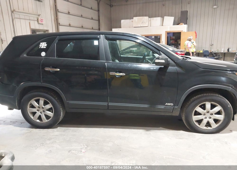 2011 KIA SORENTO LX VIN: 5XYKTCA18BG013844