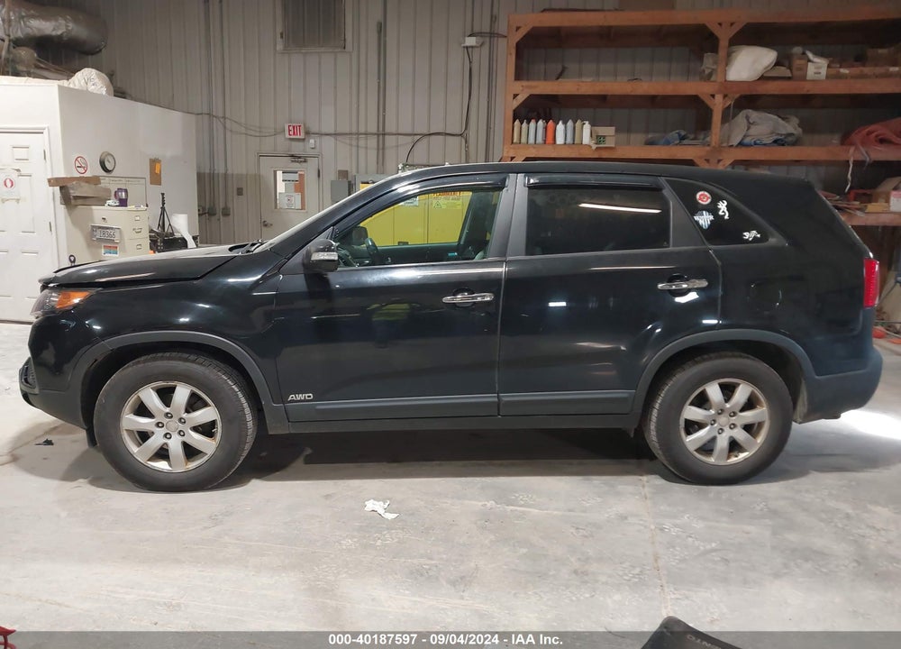 2011 KIA SORENTO LX VIN: 5XYKTCA18BG013844