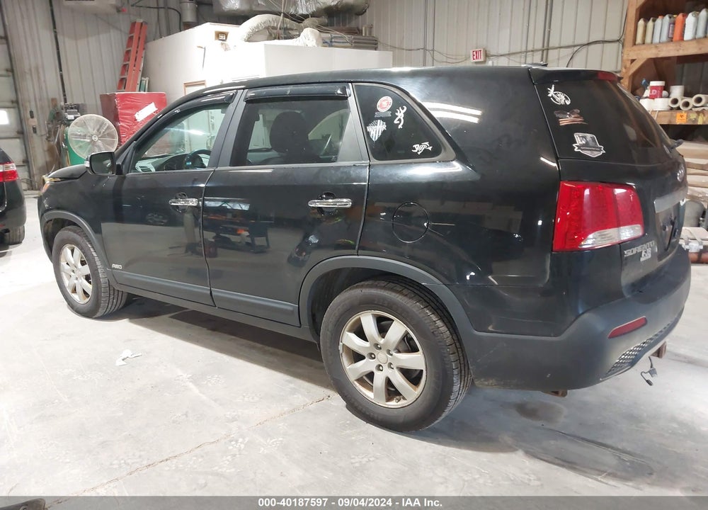 2011 KIA SORENTO LX VIN: 5XYKTCA18BG013844