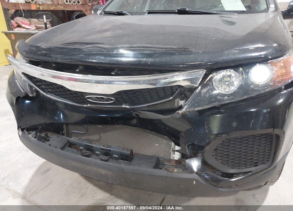 2011 KIA SORENTO LX VIN: 5XYKTCA18BG013844