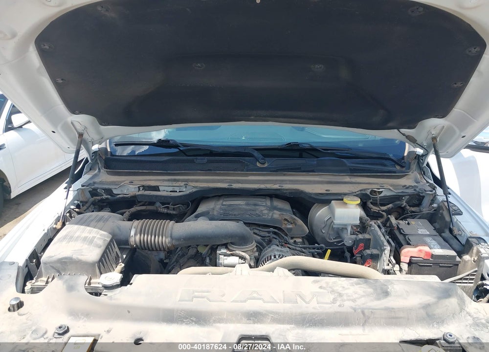 2019 RAM 1500 LAIE  4X2 5'7 BOX VIN: 1C6RREJTXKN604865
