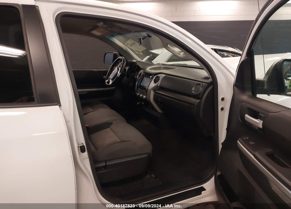 2017 TOYOTA TUNDRA SR5 5.7L V8 VIN: 5TFUY5F14HX624703