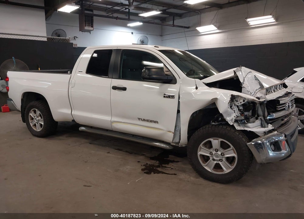 2017 TOYOTA TUNDRA SR5 5.7L V8 VIN: 5TFUY5F14HX624703