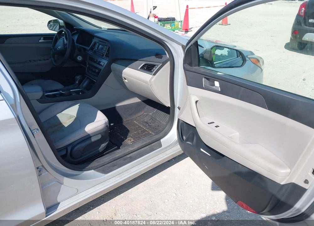2015 HYUNDAI SONATA SE VIN: 5NPE24AF6FH058037