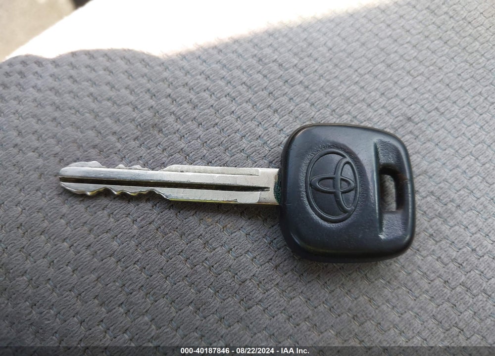 2012 TOYOTA YARIS L VIN: JTDKTUD36CD528554