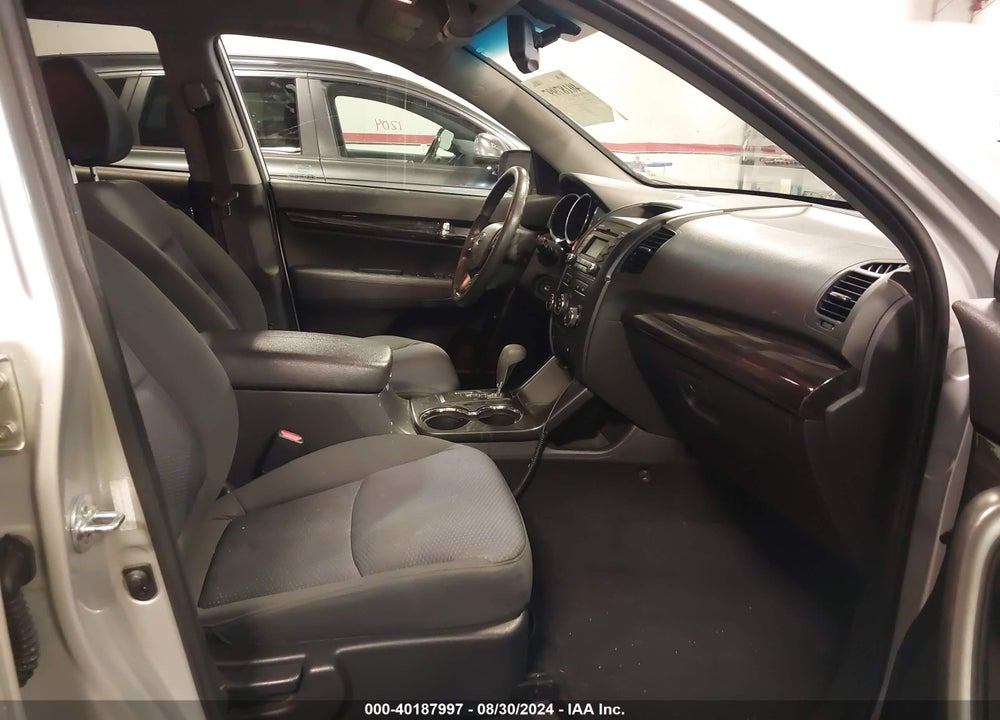 2012 KIA SORENTO LX VIN: 5XYKT3A61CG190216