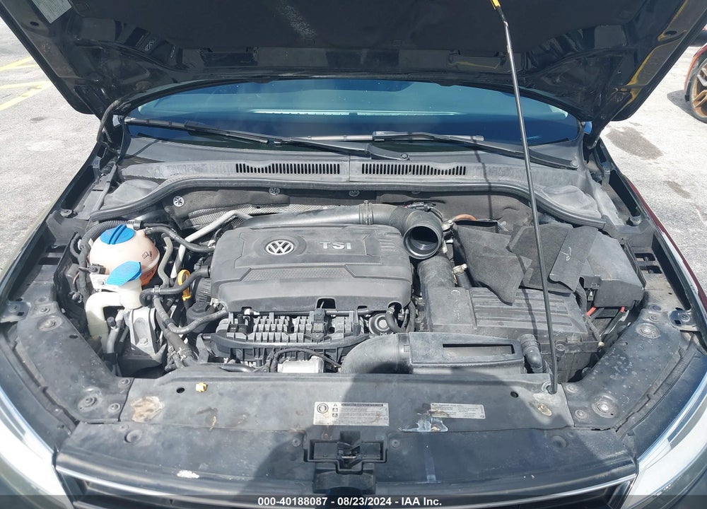 2015 VOLKSWAGEN JETTA 1.8T SE VIN: 3VWD17AJ8FM258557