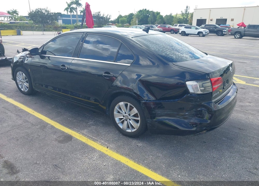 2015 VOLKSWAGEN JETTA 1.8T SE VIN: 3VWD17AJ8FM258557