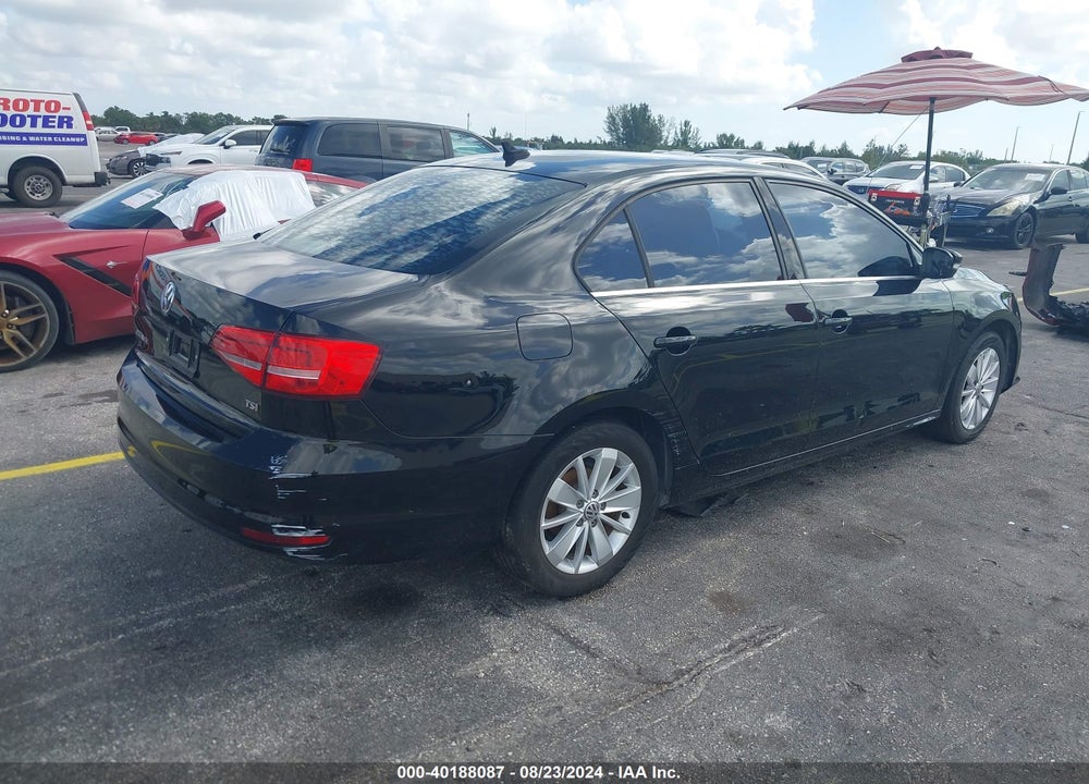 2015 VOLKSWAGEN JETTA 1.8T SE VIN: 3VWD17AJ8FM258557