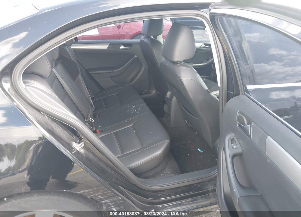 2015 VOLKSWAGEN JETTA 1.8T SE VIN: 3VWD17AJ8FM258557