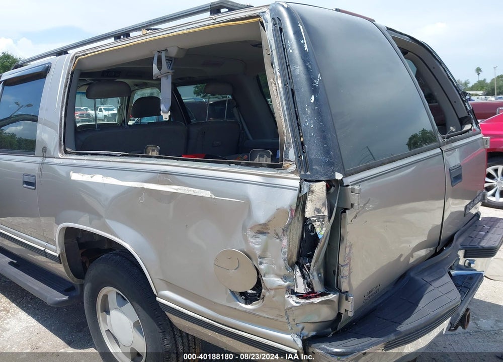 1999 CHEVROLET SUBURBAN 1500 LT VIN: 3GNFK16R7XG259548