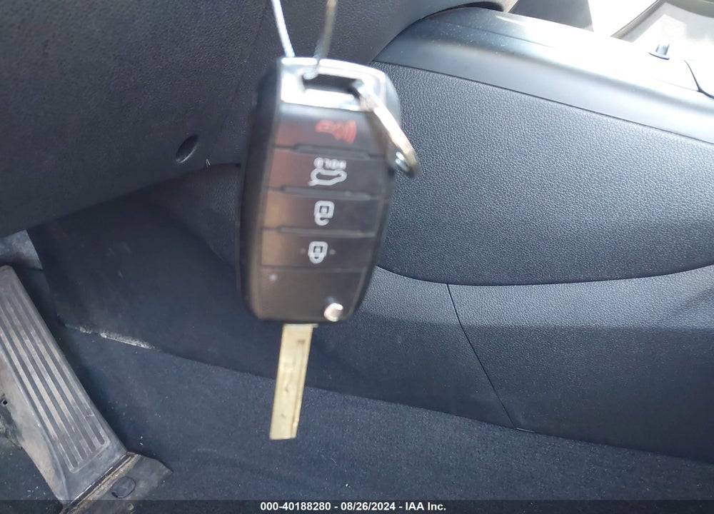 2019 KIA SORENTO 3.3L LX VIN: 5XYPGDA52KG564340