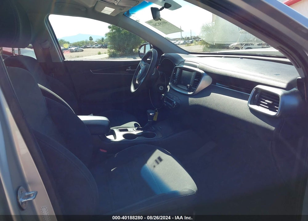 2019 KIA SORENTO 3.3L LX VIN: 5XYPGDA52KG564340