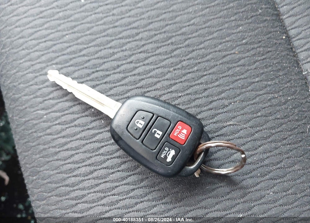 2018 TOYOTA COROLLA LE VIN: 2T1BURHE3JC101218