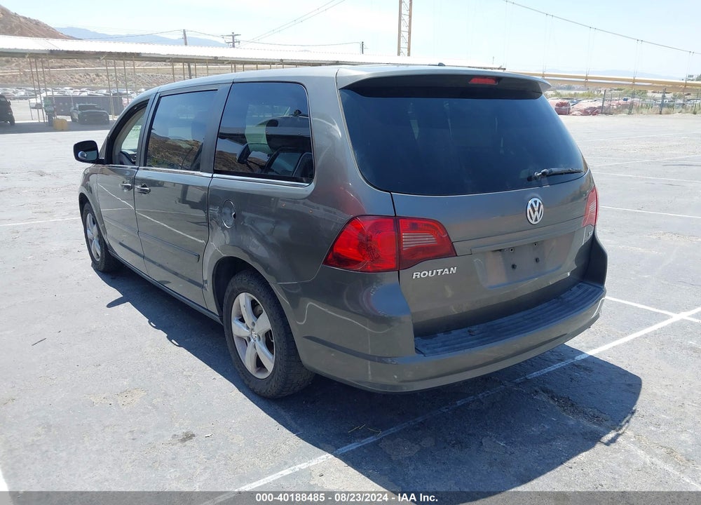 2010 VOLKSWAGEN ROUTAN SE VIN: 2V4RW3D19AR395495