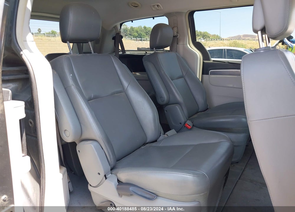2010 VOLKSWAGEN ROUTAN SE VIN: 2V4RW3D19AR395495