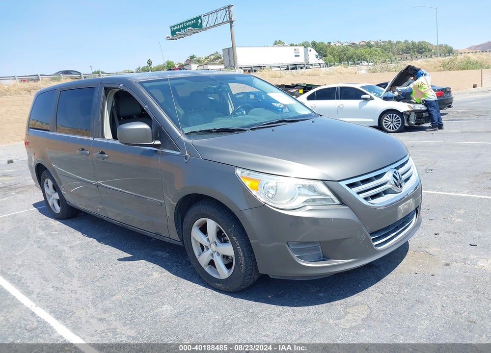 2010 VOLKSWAGEN ROUTAN SE VIN: 2V4RW3D19AR395495