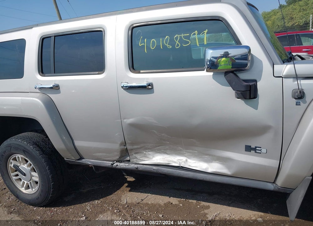 2007 HUMMER H3 SUV VIN: 5GTDN13E678176247
