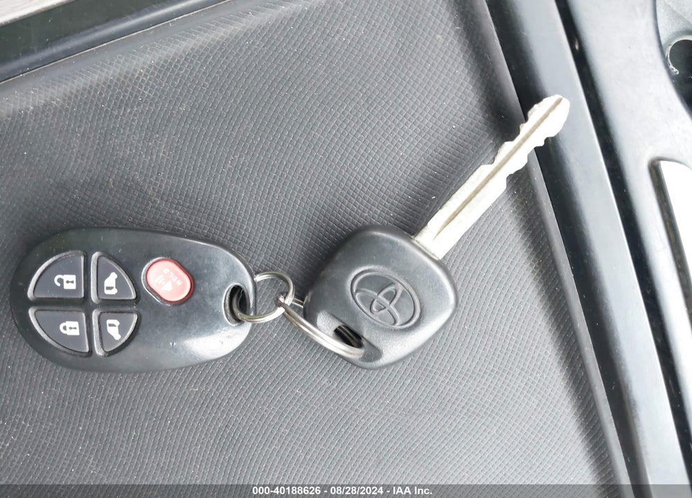 2013 TOYOTA SIENNA LE 7 PASSENGER VIN: 5TDJK3DCXDS051576