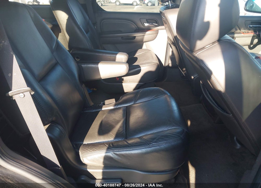 2011 CADILLAC ESCALADE LUXURY VIN: 1GYS4BEFXBR138739