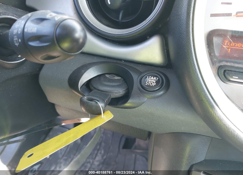 2011 MINI COOPER VIN: WMWSU3C59BTX96672