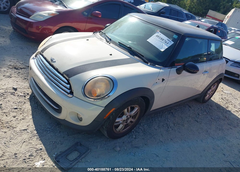 2011 MINI COOPER VIN: WMWSU3C59BTX96672