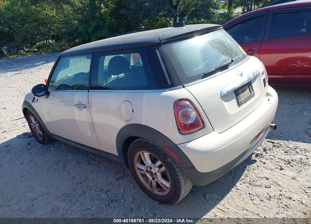 2011 MINI COOPER VIN: WMWSU3C59BTX96672
