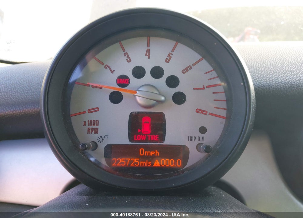2011 MINI COOPER VIN: WMWSU3C59BTX96672
