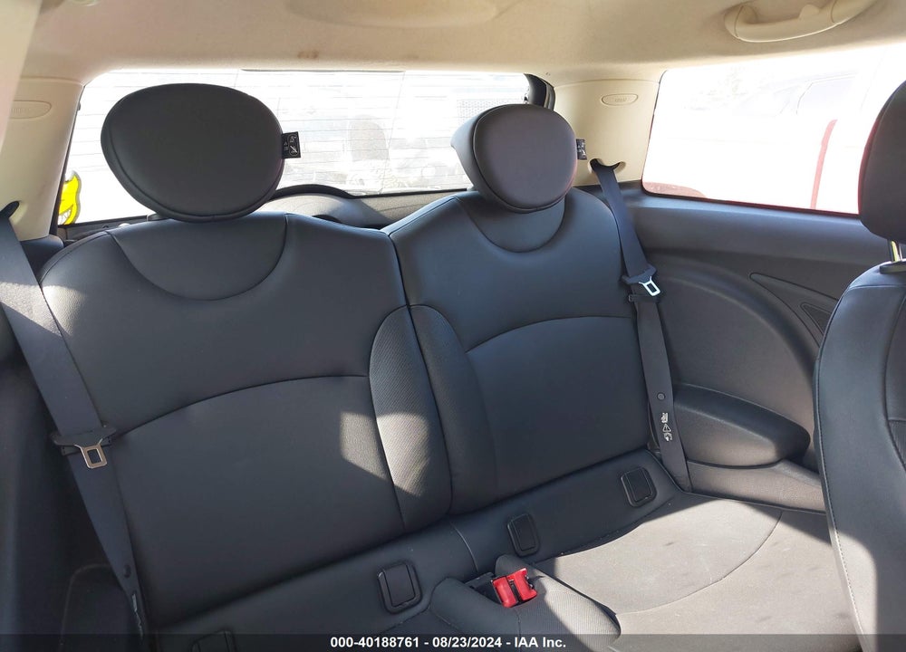 2011 MINI COOPER VIN: WMWSU3C59BTX96672