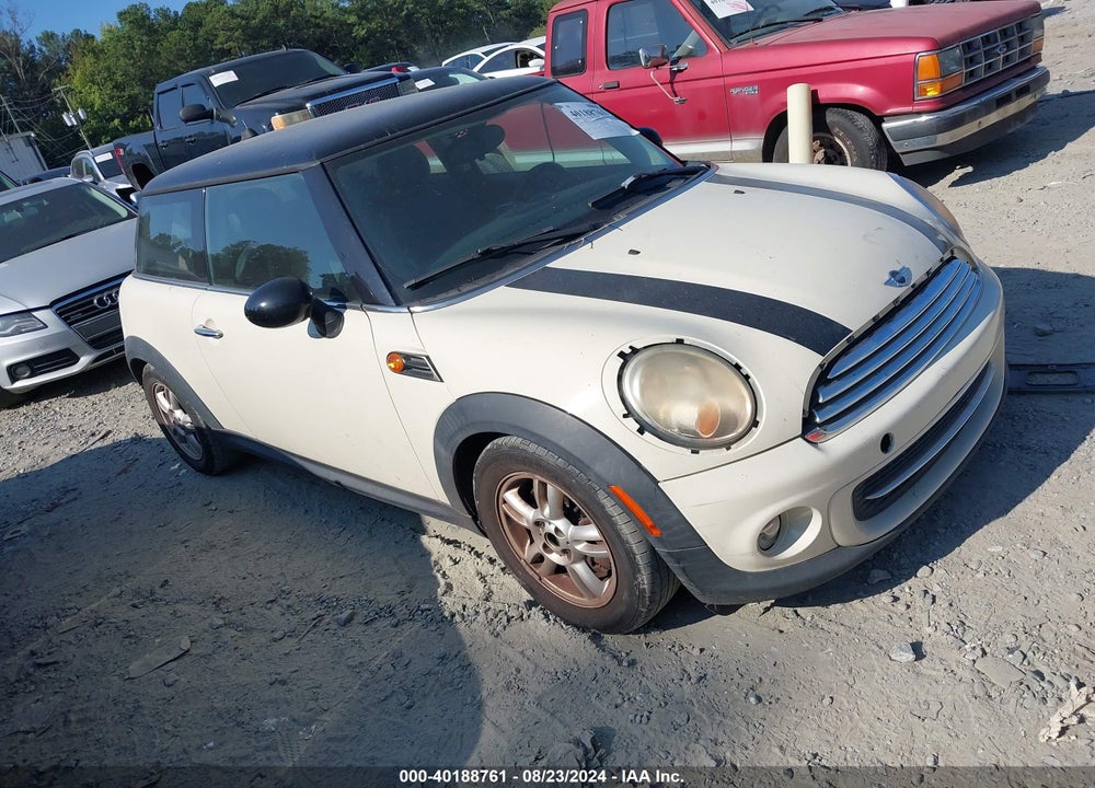 2011 MINI COOPER VIN: WMWSU3C59BTX96672